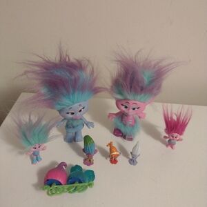 Lot of 7 DWA troll dolls with a couple of accessories EUC